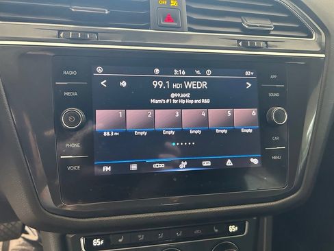 Used 2021 Volkswagen Tiguan SE w/ Panoramic Sunroof Package FWD image 8
