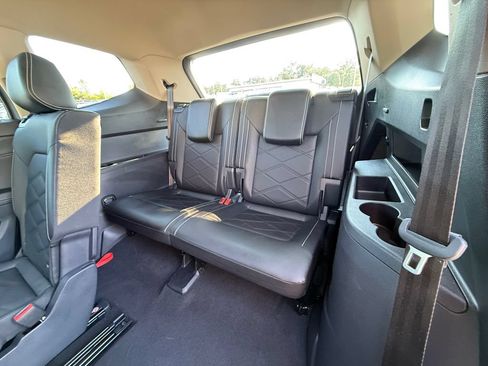 Used 2025 Volkswagen Atlas SE AWD/4WD image 24