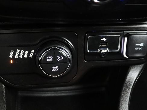 Used 2020 Jeep Renegade Trailhawk w/ Cold Weather Group AWD/4WD image 24