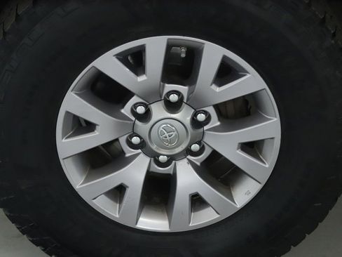 Used 2017 Toyota Tacoma SR5 w/ Tow Package image 36