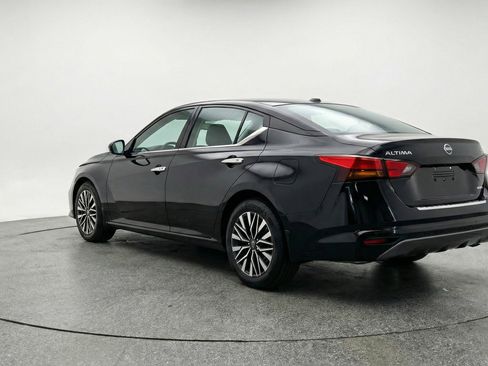 Used 2025 Nissan Altima 2.5 SV image 6