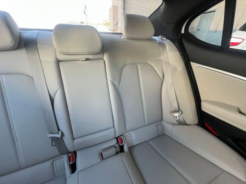 Used 2025 Genesis G70 2.5T image 37