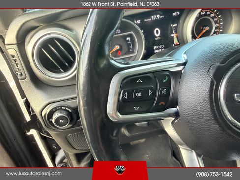 Used 2018 Jeep Wrangler Unlimited Sahara AWD/4WD image 18
