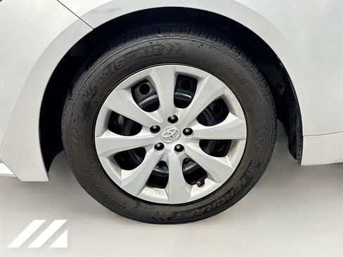 Used 2021 Toyota Corolla LE FWD image 31