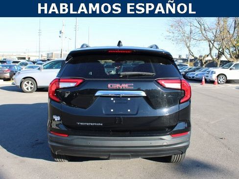 Used 2023 GMC Terrain SLE w/ Driver Convenience Package image 4