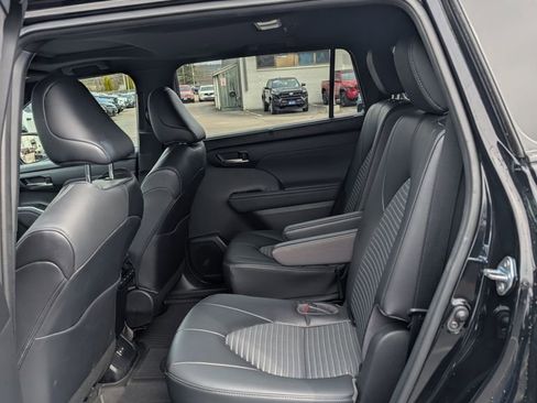Used 2023 Toyota Highlander XSE image 15