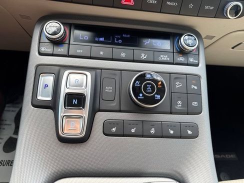 Used 2024 Hyundai Palisade Limited AWD/4WD image 29