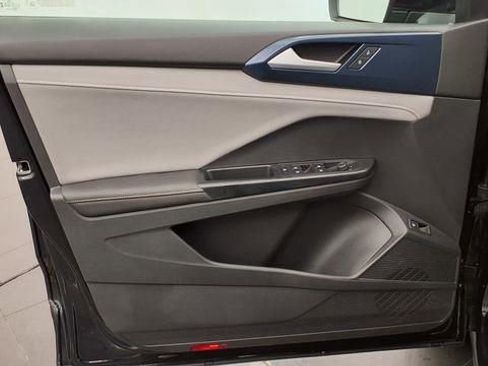 Used 2024 Volkswagen Taos SE image 13