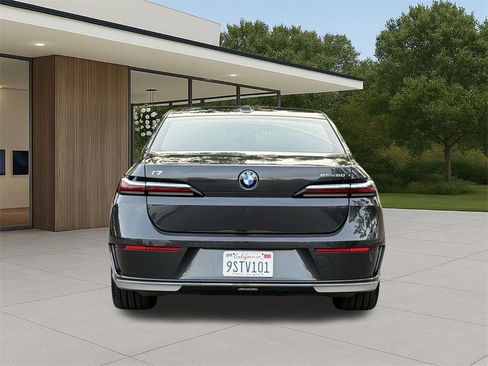 Used 2025 BMW i7 eDrive50 image 9