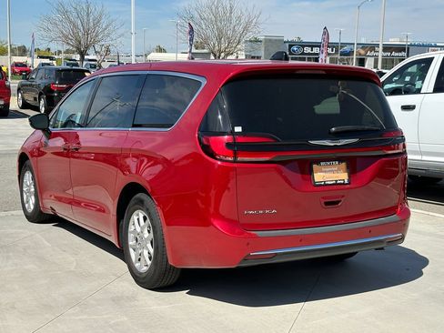 Used 2024 Chrysler Pacifica Touring-L FWD image 34