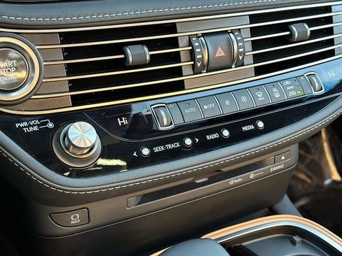 Used 2022 Lexus LS 500 AWD image 36