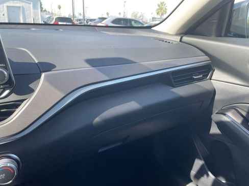 Used 2025 Nissan Altima 2.5 SR image 30