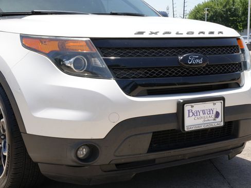 Used 2015 Ford Explorer Sport w/ Equipment Group 401A AWD/4WD image 27