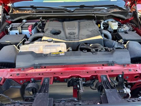 Used 2025 Toyota Tundra Limited AWD/4WD image 42
