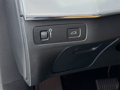 Used 2016 Volvo XC90 T5 Momentum image 11