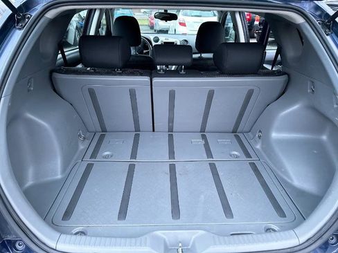 Used 2009 Pontiac Vibe w/ Preferred Package FWD image 9