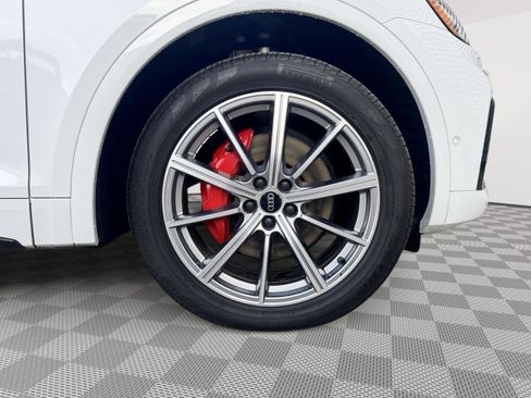 Used 2024 Audi Q5 e Prestige w/ Prestige Package image 9