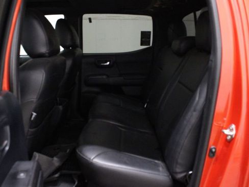 Used 2016 Toyota Tacoma TRD Sport image 13