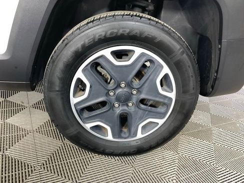 Used 2015 Jeep Renegade Trailhawk w/ Premium Leather Group image 37