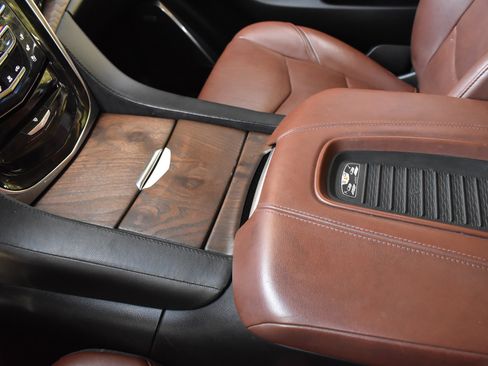 Used 2019 Cadillac Escalade Luxury image 39