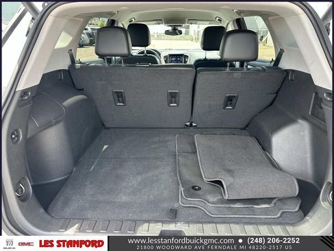 Used 2024 GMC Terrain SLT w/ Tech Package FWD image 11