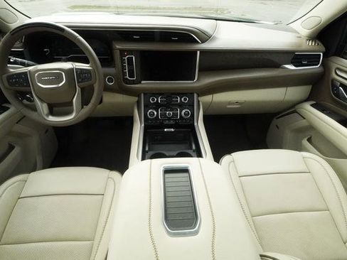 Used 2024 GMC Yukon Denali w/ Denali Reserve Package image 13
