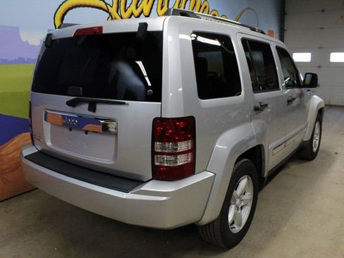 Used 2010 Jeep Liberty Limited image 4
