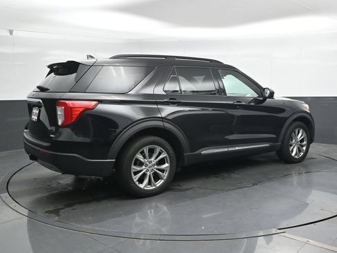 Used 2020 Ford Explorer XLT w/ Equipment Group 202A AWD/4WD image 2