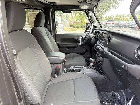 Used 2022 Jeep Gladiator Sport image 32