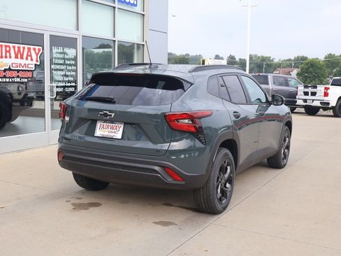 New 2026 Chevrolet Trax LT w/ Midnight Edition FWD image 3