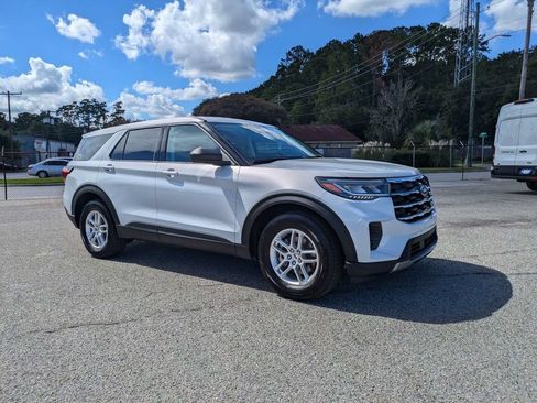 Certified 2026 Ford Explorer Active RWD image 1