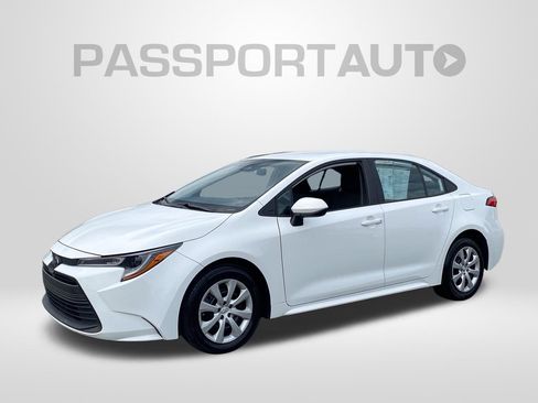 Used 2025 Toyota Corolla LE FWD image 1