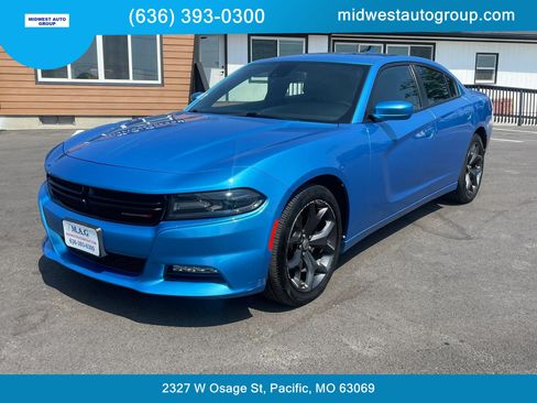Used 2019 Dodge Charger SXT w/ Plus Group RWD image 1