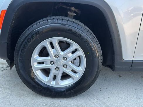 Used 2023 Jeep Grand Cherokee Laredo image 19