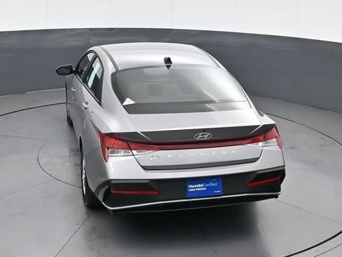 Certified 2024 Hyundai Elantra SE image 18