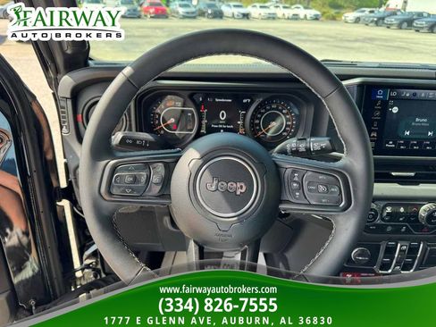 Used 2025 Jeep Wrangler Unlimited Rubicon w/ Convenience Group image 18