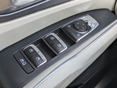 Certified 2024 Kia Sorento S w/ Panoramic Sunroof Package FWD image 19