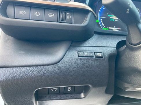 Used 2025 Toyota Crown Signia XLE image 27