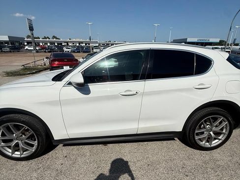 Used 2019 Alfa Romeo Stelvio AWD image 4
