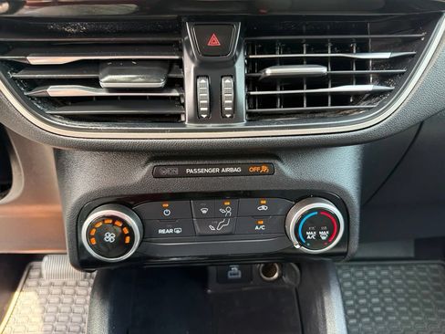 Used 2022 Ford Escape SE FWD image 16