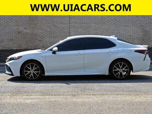 Used 2021 Toyota Camry SE image 7