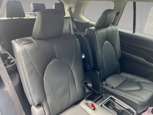 Used 2024 Toyota Grand Highlander AWD image 18