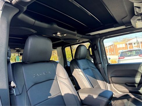 Certified 2023 Jeep Wrangler Sahara w/ Cold Weather Group image 8