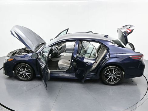 Used 2021 Toyota Camry SE FWD image 39