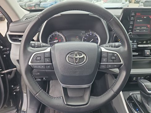 Used 2022 Toyota Highlander XLE AWD/4WD image 21