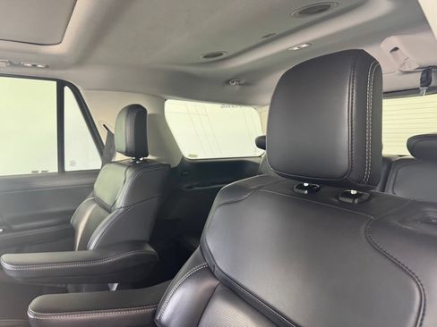 Used 2025 Ford Expedition Platinum AWD/4WD image 11
