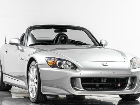 Used 2004 Honda S2000 image 3