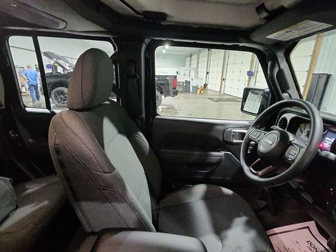 New 2026 Jeep Gladiator Sport AWD/4WD image 16