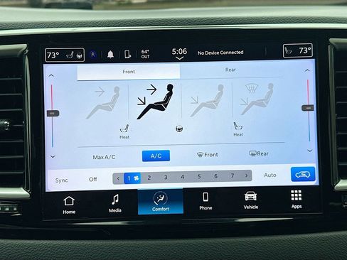 Used 2024 Chrysler Pacifica Touring-L image 15