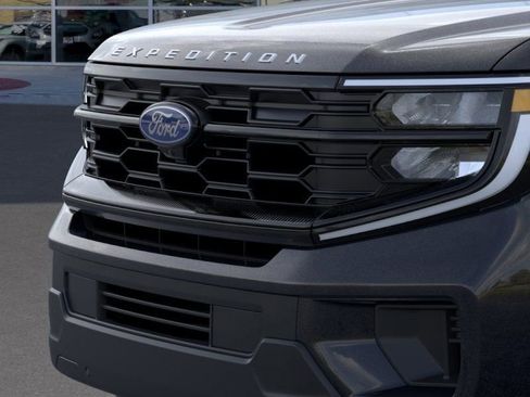 New 2025 Ford Expedition Active image 18